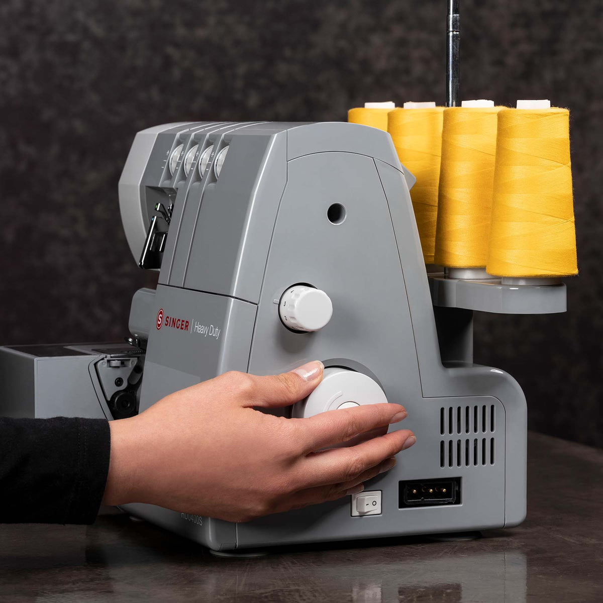 SINGER HD0400S Heavy Duty Serger - official product image 4