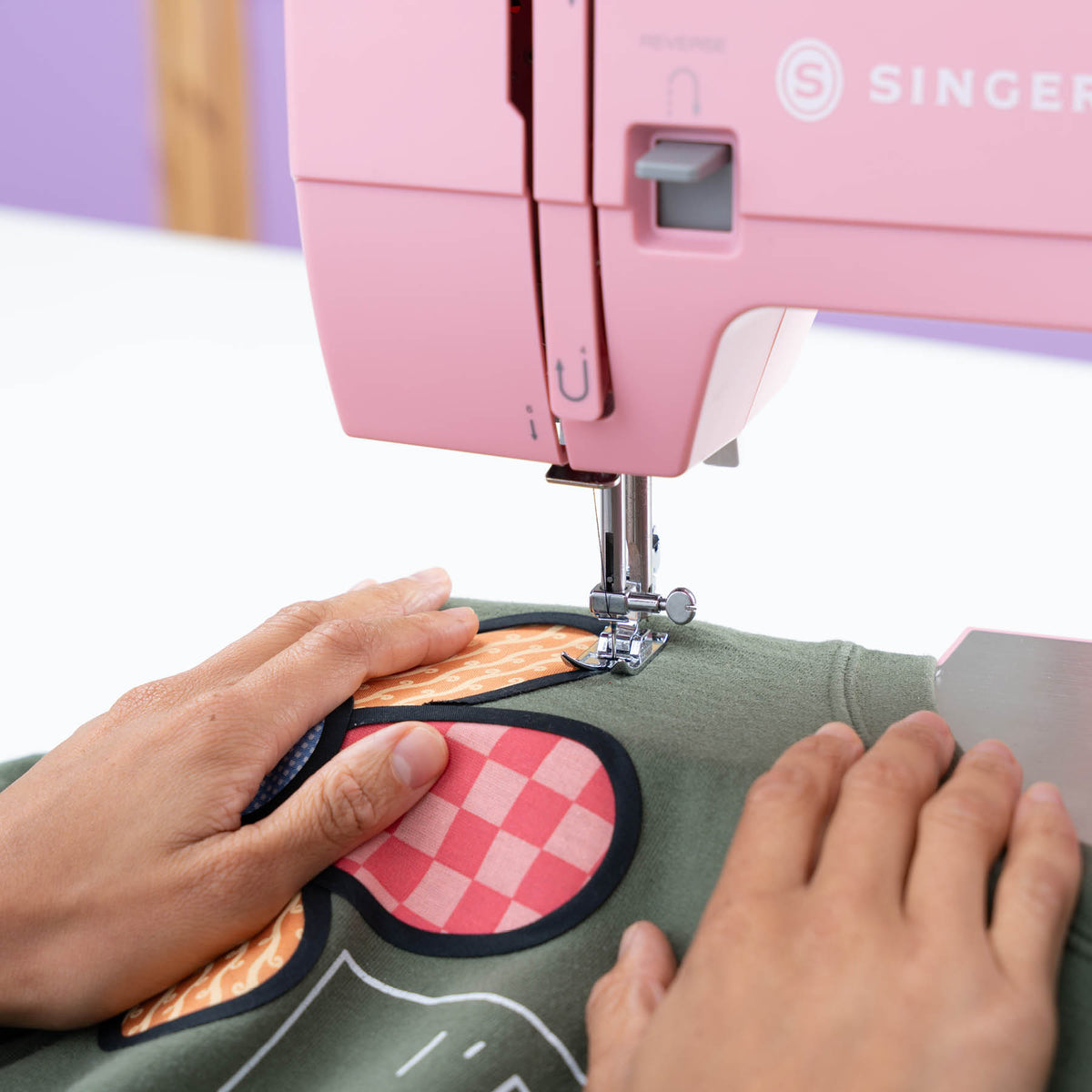 SINGER Heavy Duty 4411 Pink Sewing Machine - official product image 3