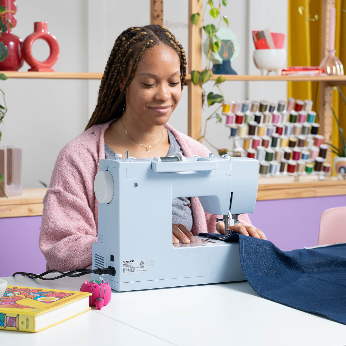 SINGER Heavy Duty 4423 Meltwater Blue Sewing Machine - official product image 3