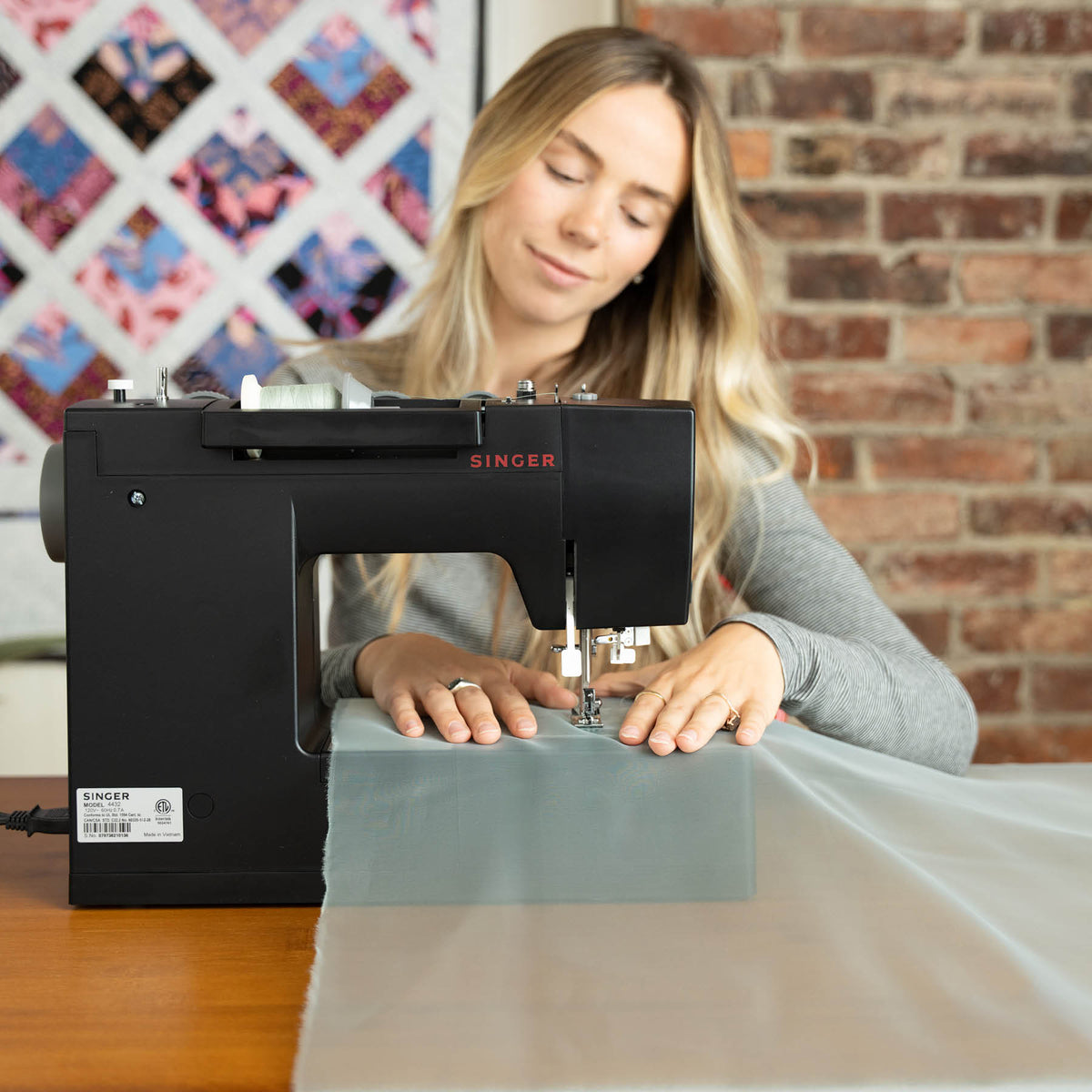SINGER Heavy Duty 4432 Black Sewing Machine - Special Edition - official product image 2