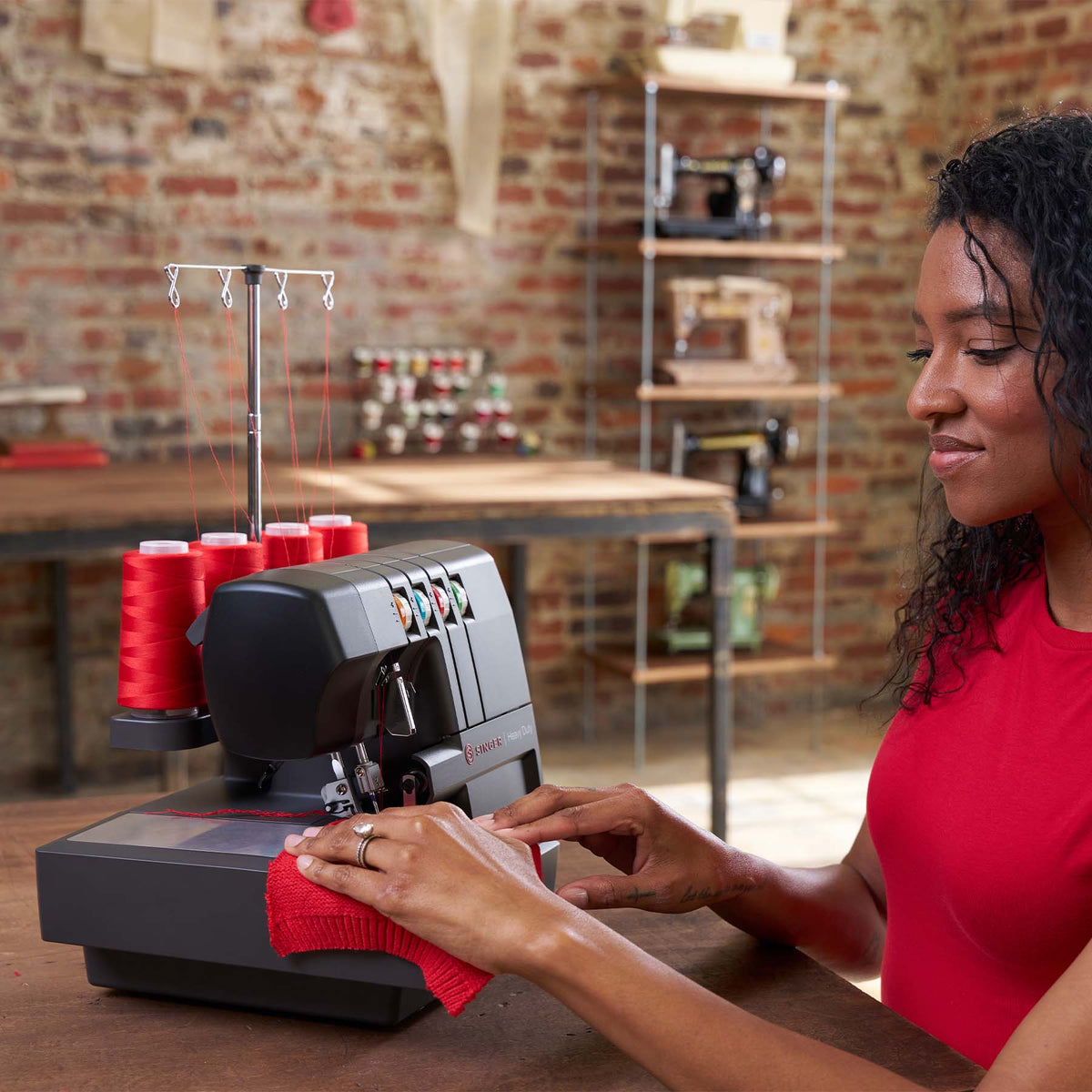 SINGER Heavy Duty 0460 Charcoal Serger - official product image 3