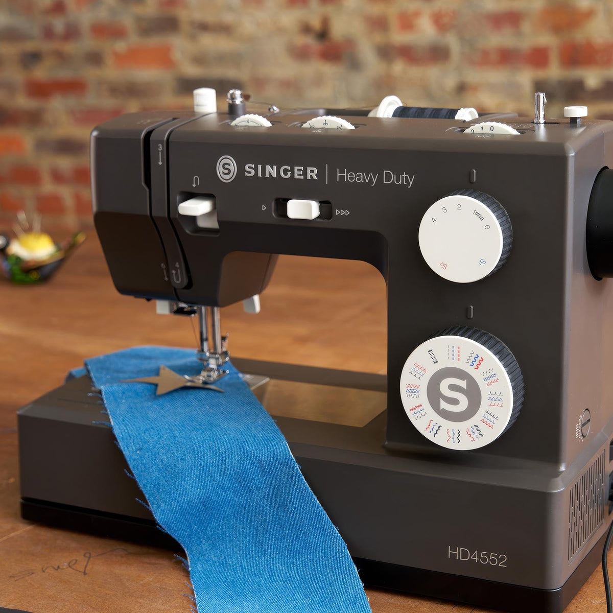 SINGER Heavy Duty 4552 Next Evolution Charcoal Sewing Machine - official product image 5