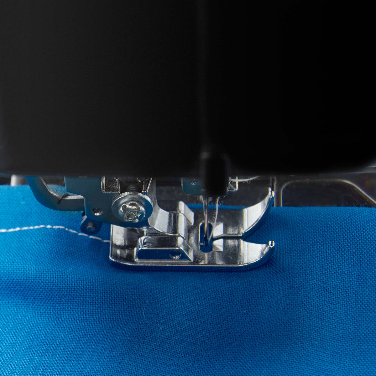 SINGER M1000 Black Mending Machine - official product image 6