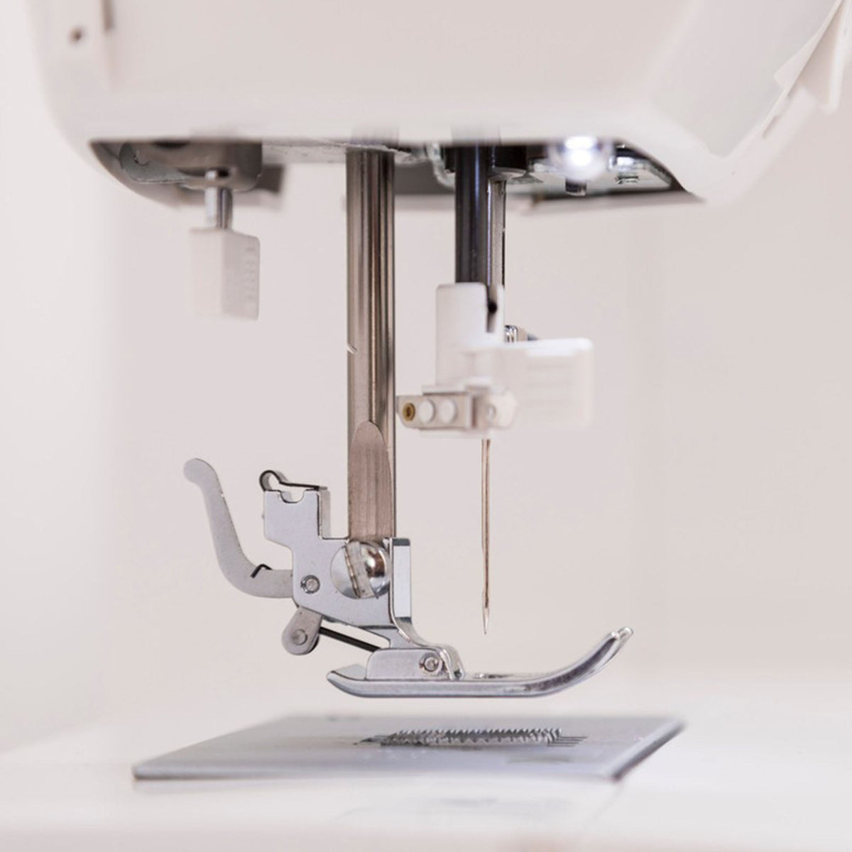 SINGER Sew Mate 5400 Sewing Machine - official product image 7