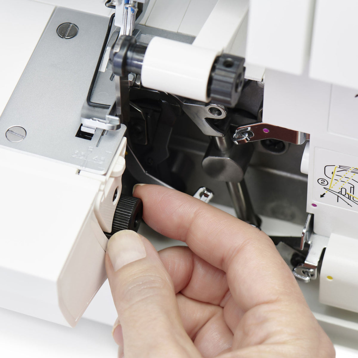 SINGER SE017 Elite Serger - official product image 3