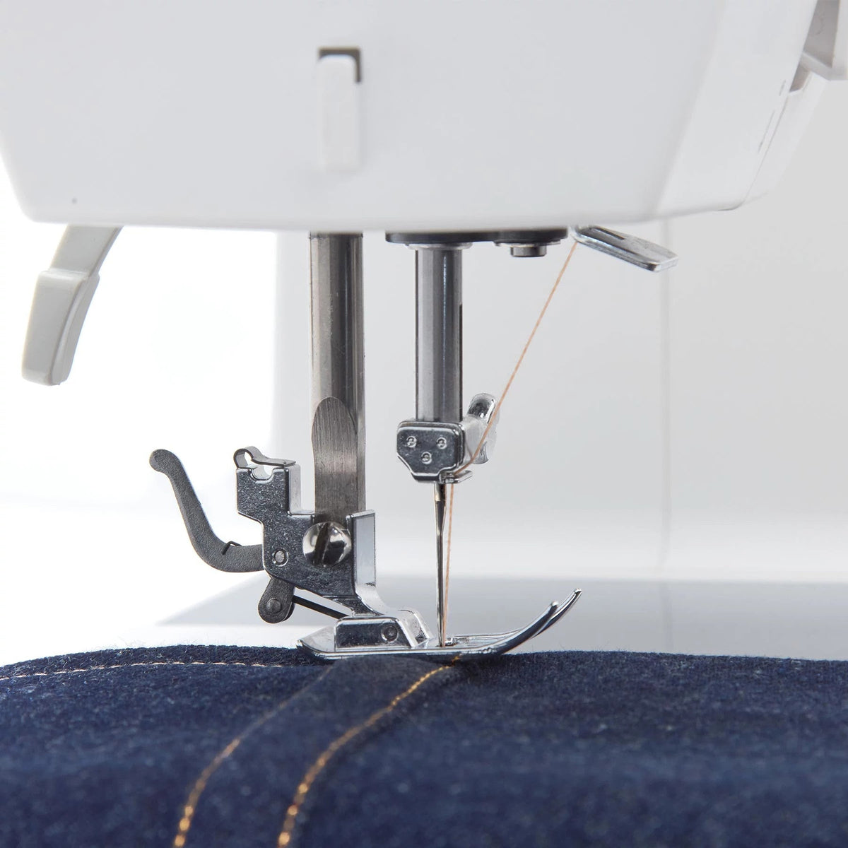 The SINGER Portable & Stylish Sewing Bundle - official product image 7