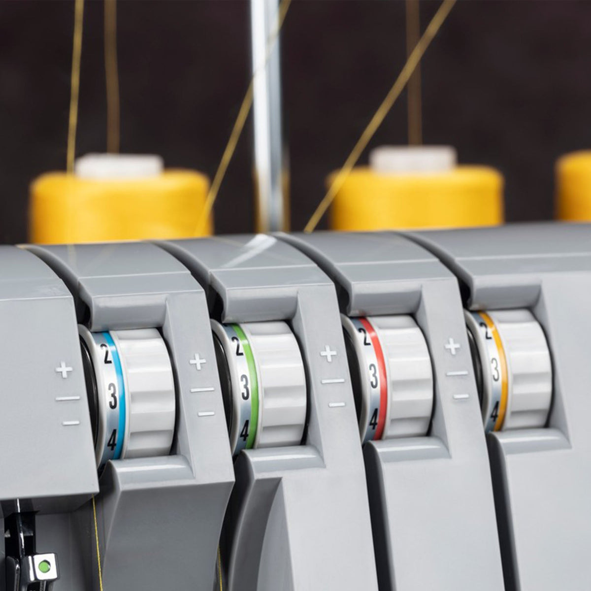SINGER Refurbished HD0400S Heavy Duty Serger - official product image 2