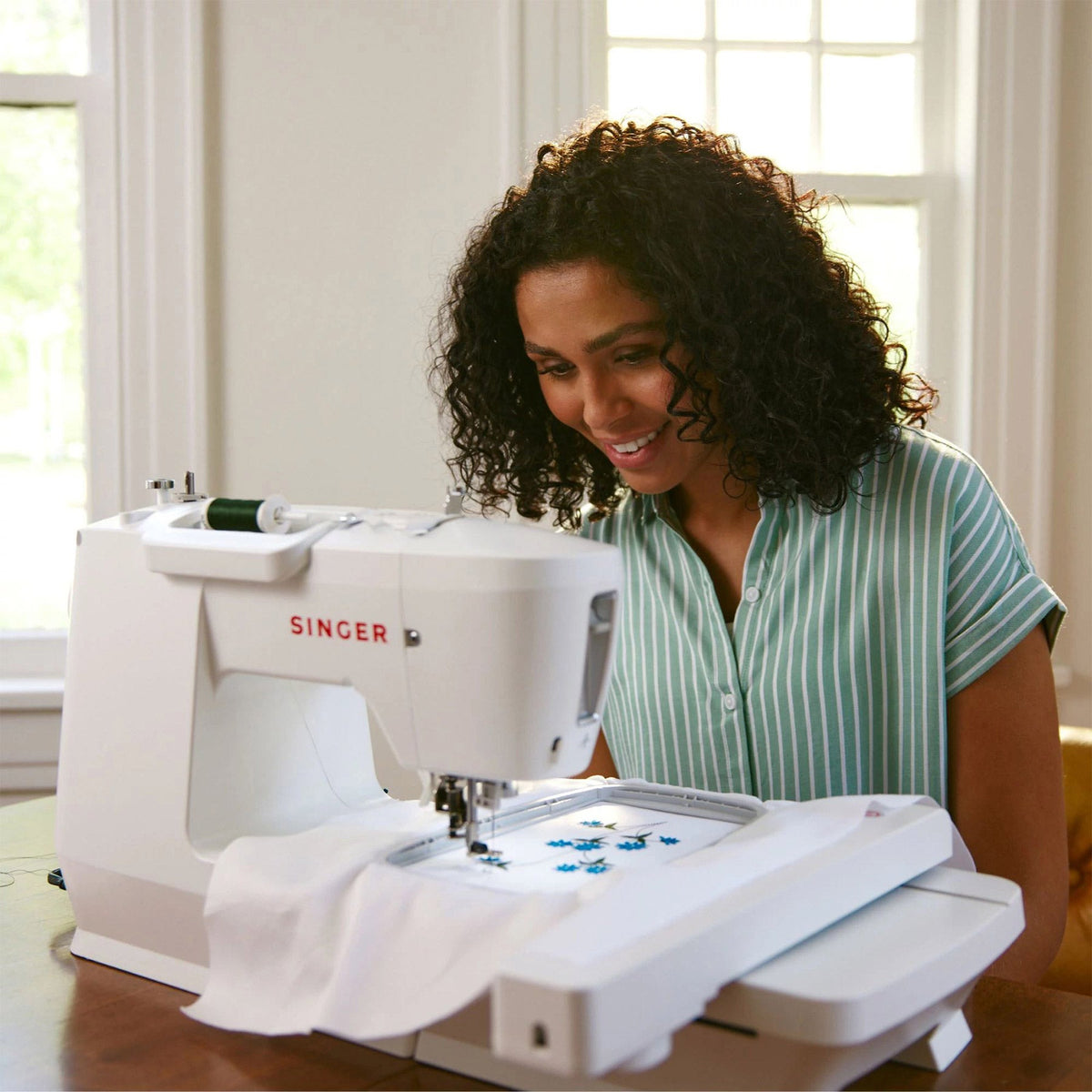 SINGER SE9180 Sewing & Embroidery Machine - official product image 2