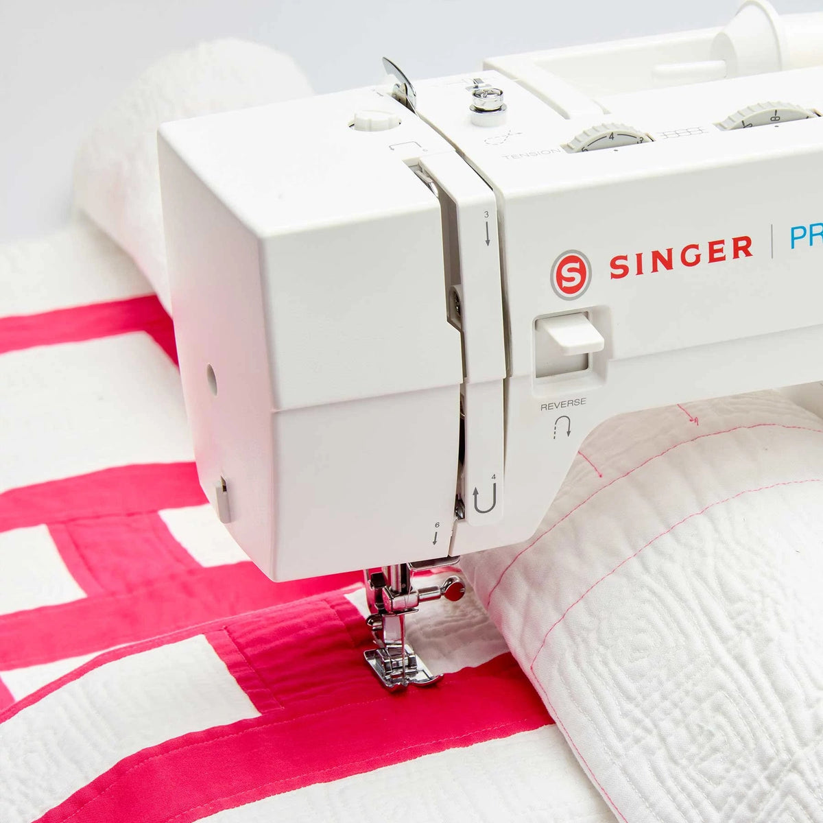 The SINGER Portable & Stylish Sewing Bundle - official product image 6