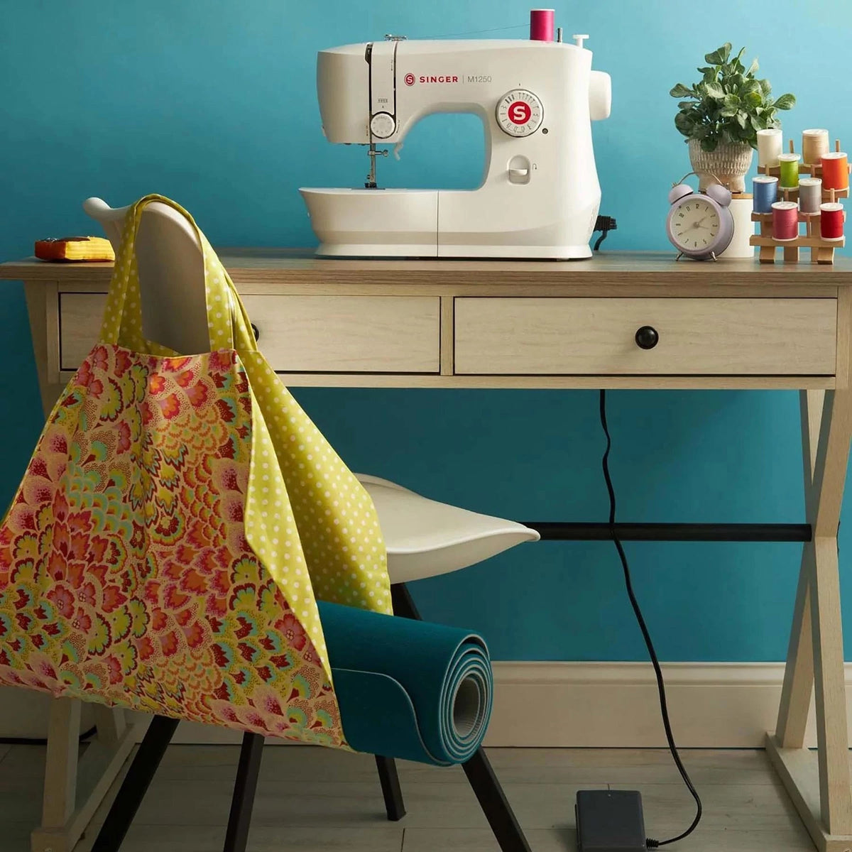 SINGER M1250 Sewing Machine - official product image 2