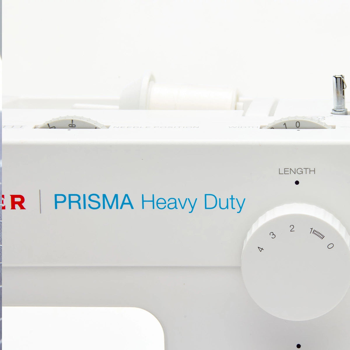 The SINGER Portable & Stylish Sewing Bundle - official product image 5
