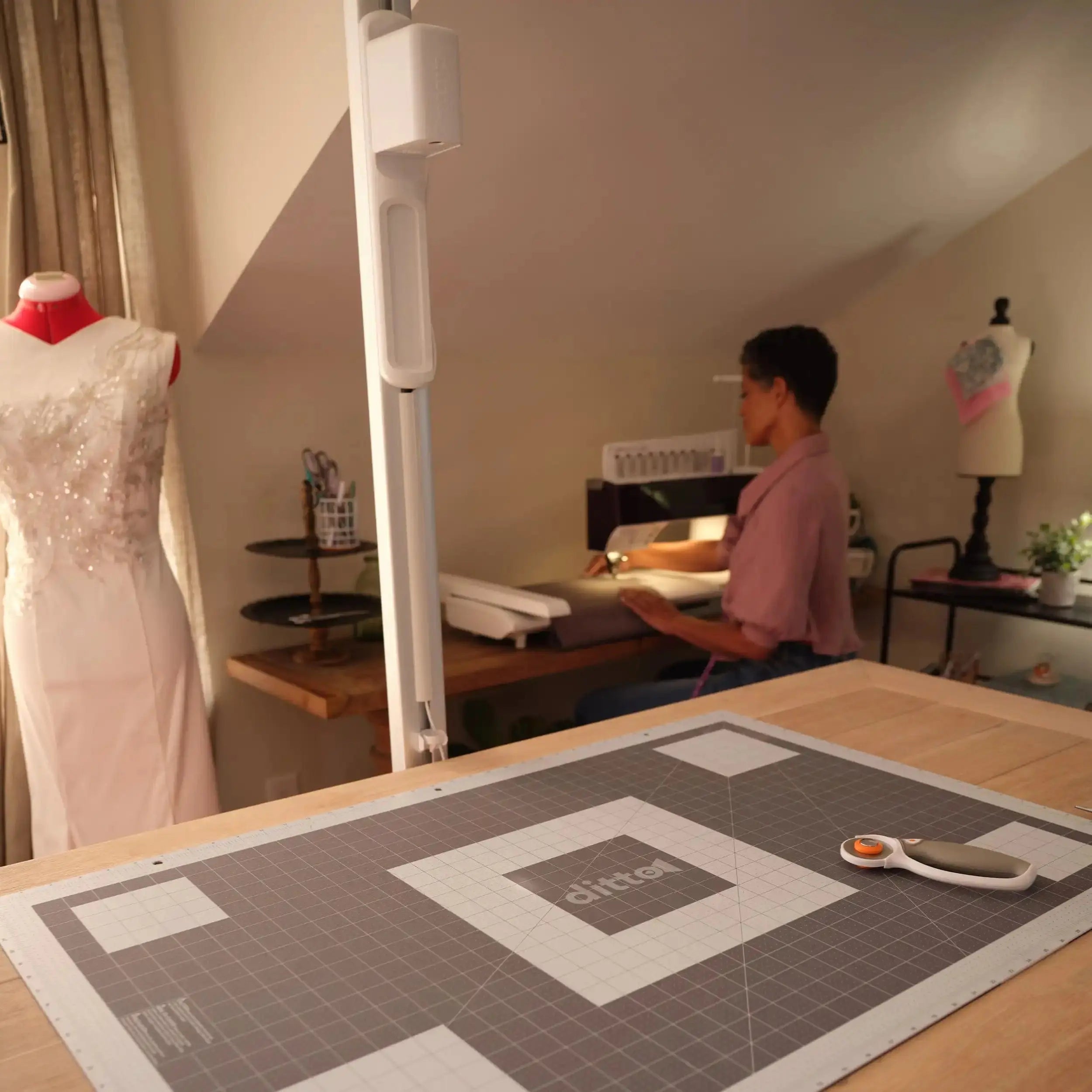Sewingmachineoutlet Ditto Pattern Projector: Say Goodbye to Paper Patterns