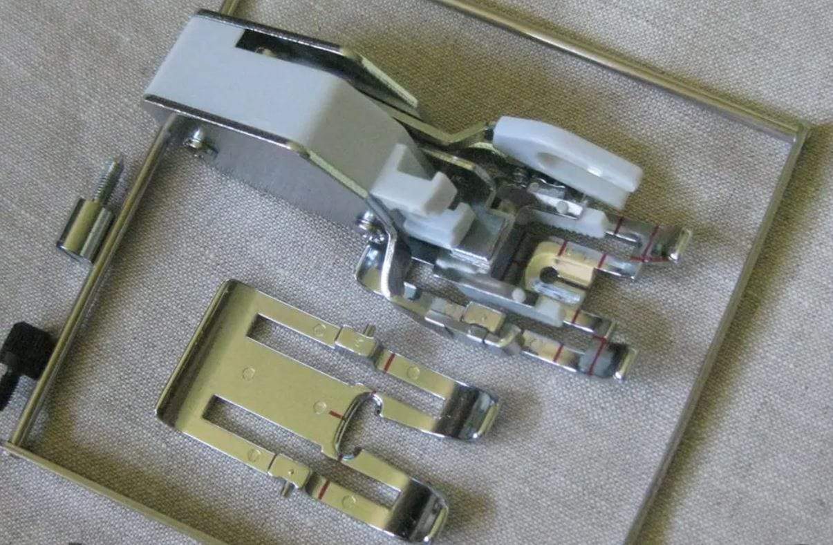 Viking Viking Husqvarna Interchangeable Dual Feed Walking Foot For Cat 5-7 ( not for EMERALD 122, 118 and 116 machines) # 920219096