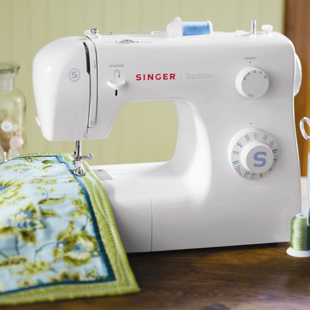 SINGER Tradition 2259 Sewing Machine - official product image 2