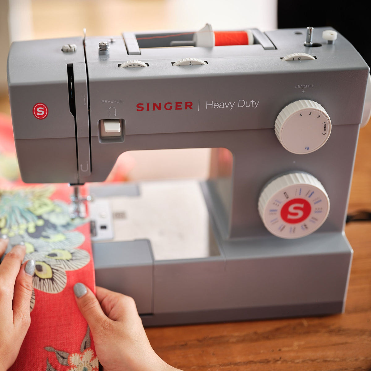 SINGER Heavy Duty 4423 Sewing Machine - official product image 2