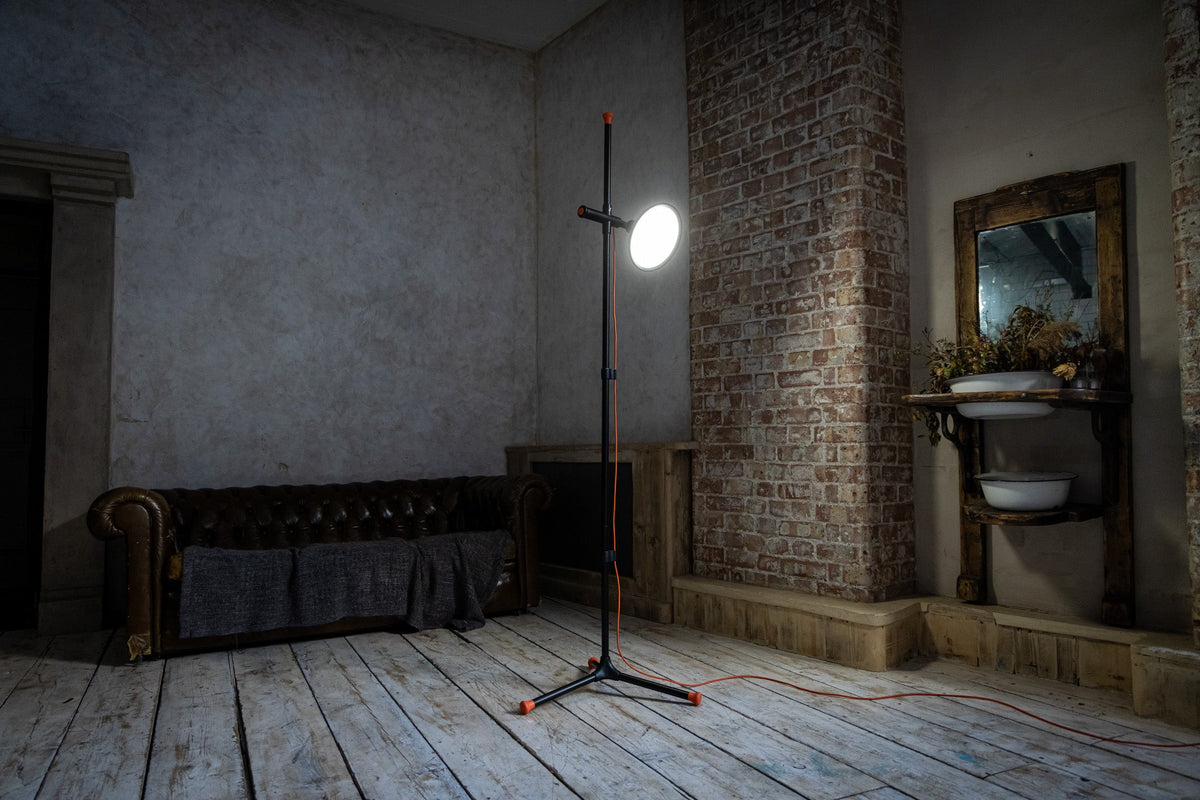 Daylight Artist Studio Lamp 2 LED floor lamp for detailed creative work