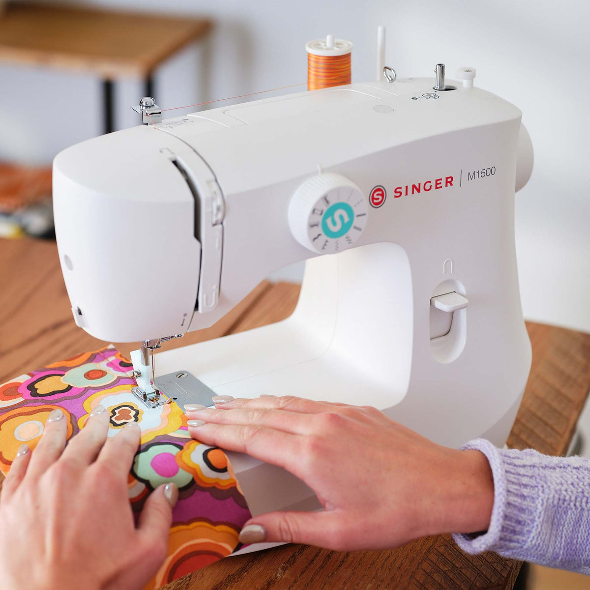 SINGER M1500 Sewing Machine - official product image 2