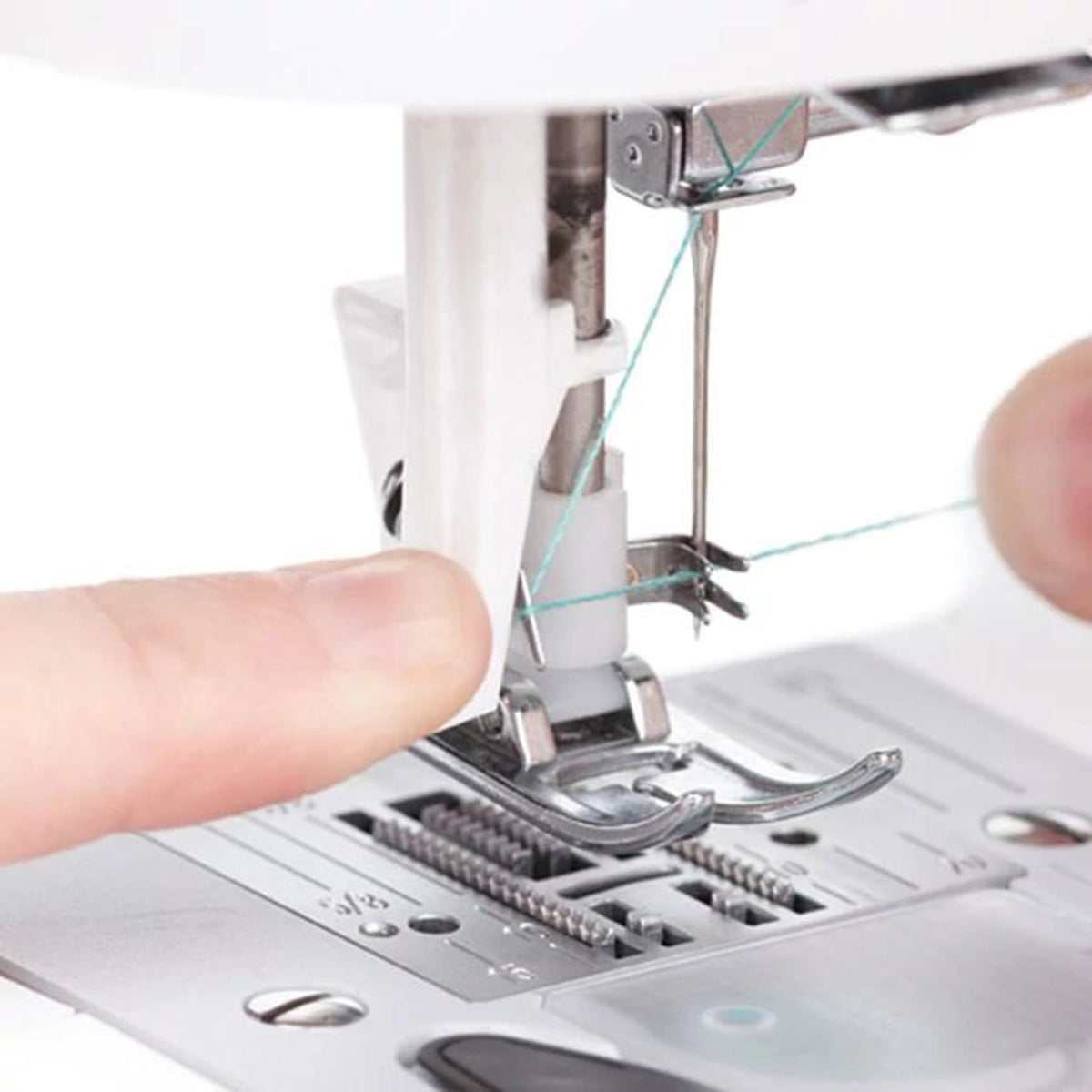 SINGER Fashion Mate 3333 Sewing Machine - official product image 3