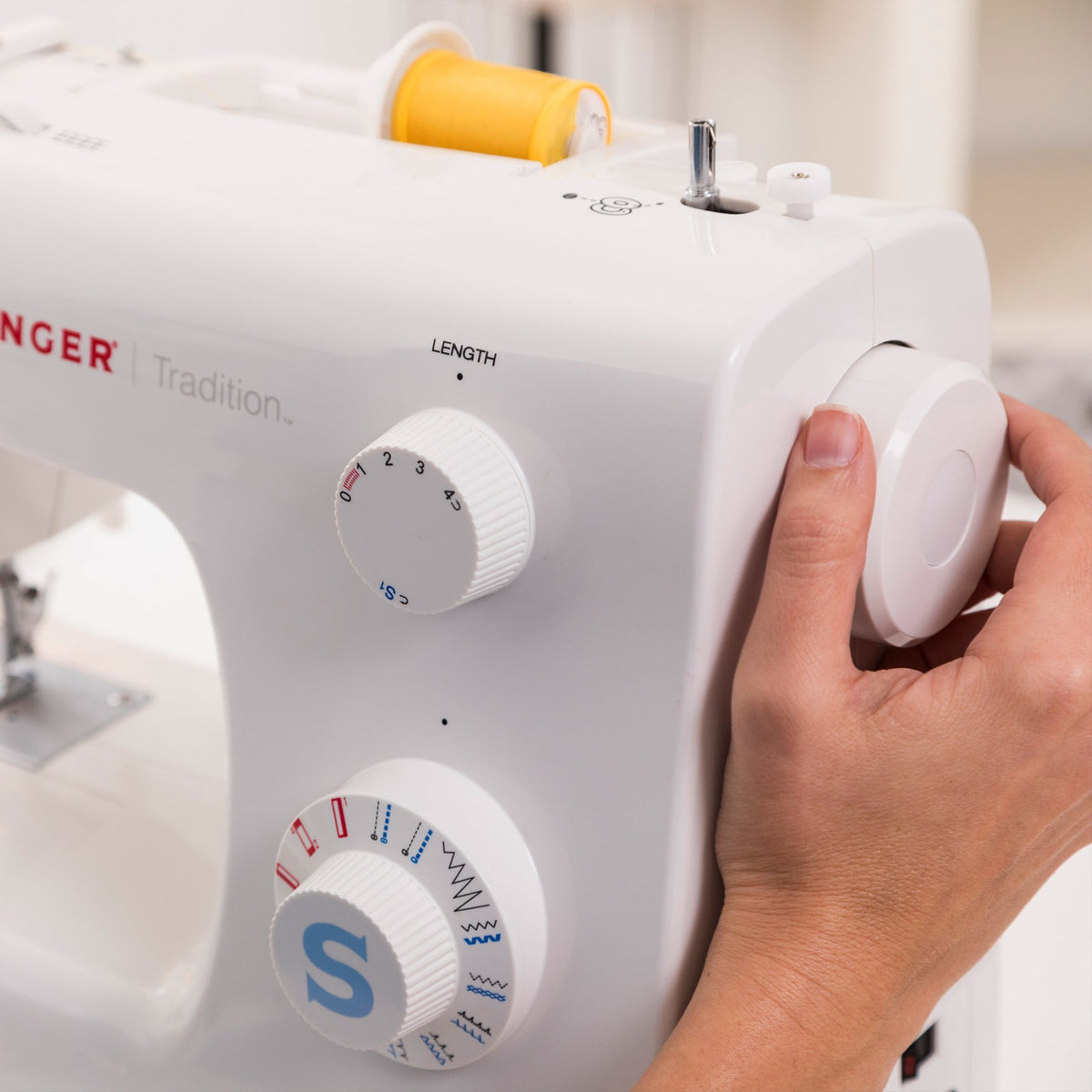 SINGER Tradition 2259 Sewing Machine - official product image 6