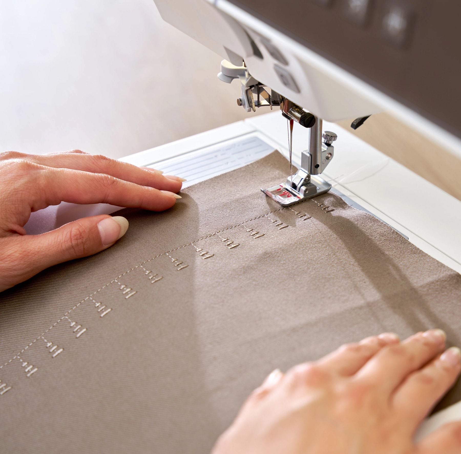 PFAFF creative icon 3 exclusive stitching