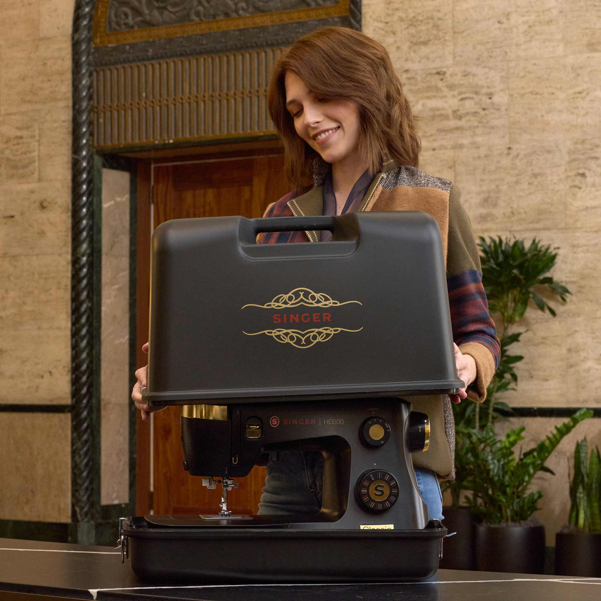 SINGER HD500 Classic Black Sewing Machine & Hard Carrying Case Bundle - official product image 3