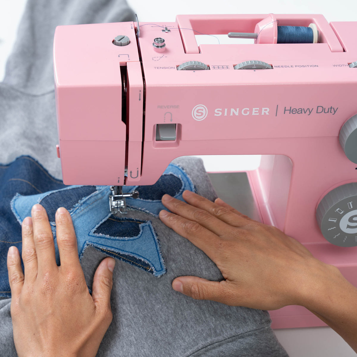 SINGER Heavy Duty 4411 Pink Sewing Machine - official product image 2