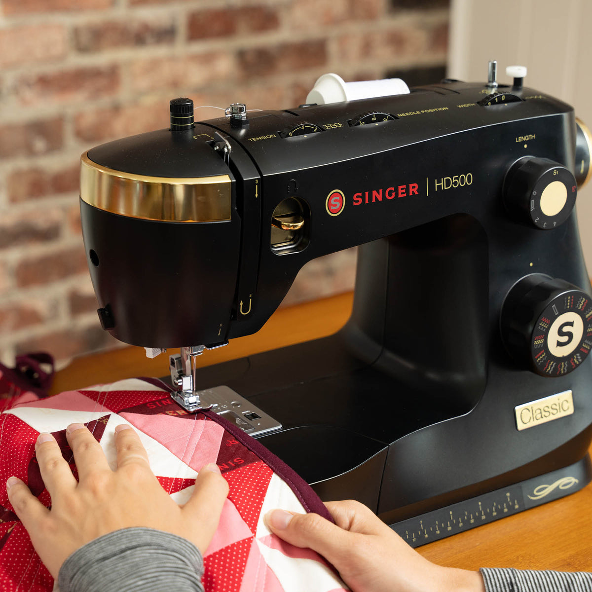 SINGER HD500 Classic Black Sewing Machine - official product image 4