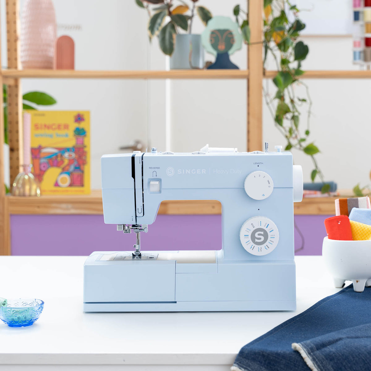 SINGER Heavy Duty 4423 Meltwater Blue Sewing Machine - official product image 5