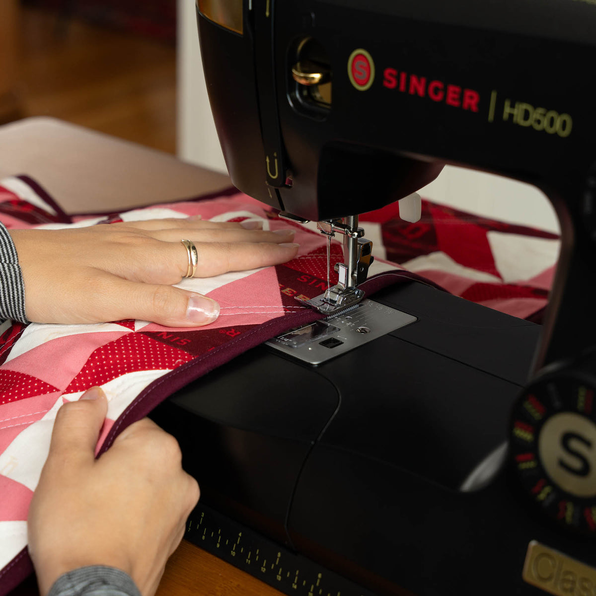 SINGER HD500 Classic Black Sewing Machine - official product image 5