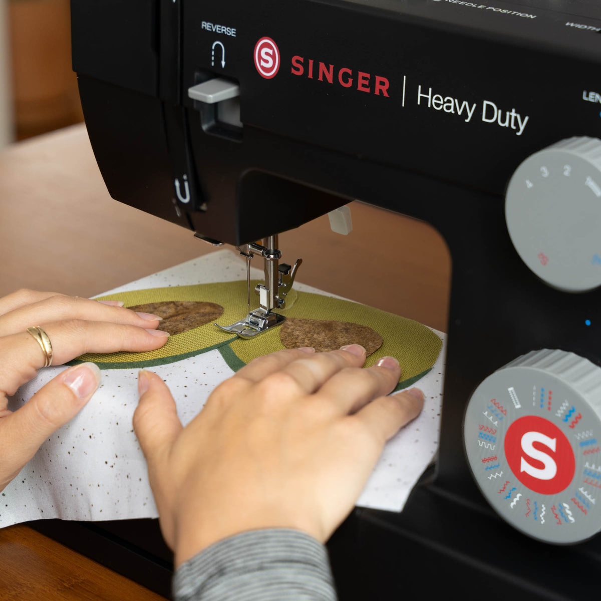 SINGER Heavy Duty 4432 Black Sewing Machine - Special Edition - official product image 5
