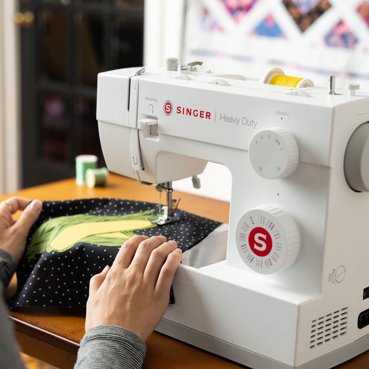 SINGER Heavy Duty 4452 White Sewing Machine & Extension Table Bundle - official product image 2