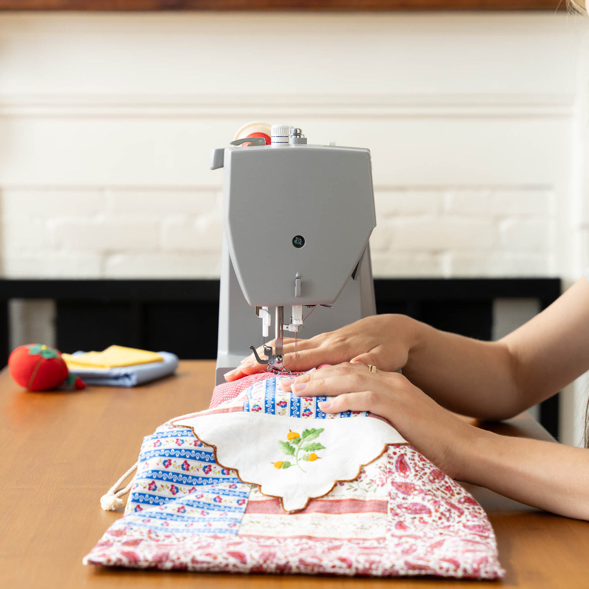 SINGER Heavy Duty 6700C Computerized Sewing Machine - official product image 4