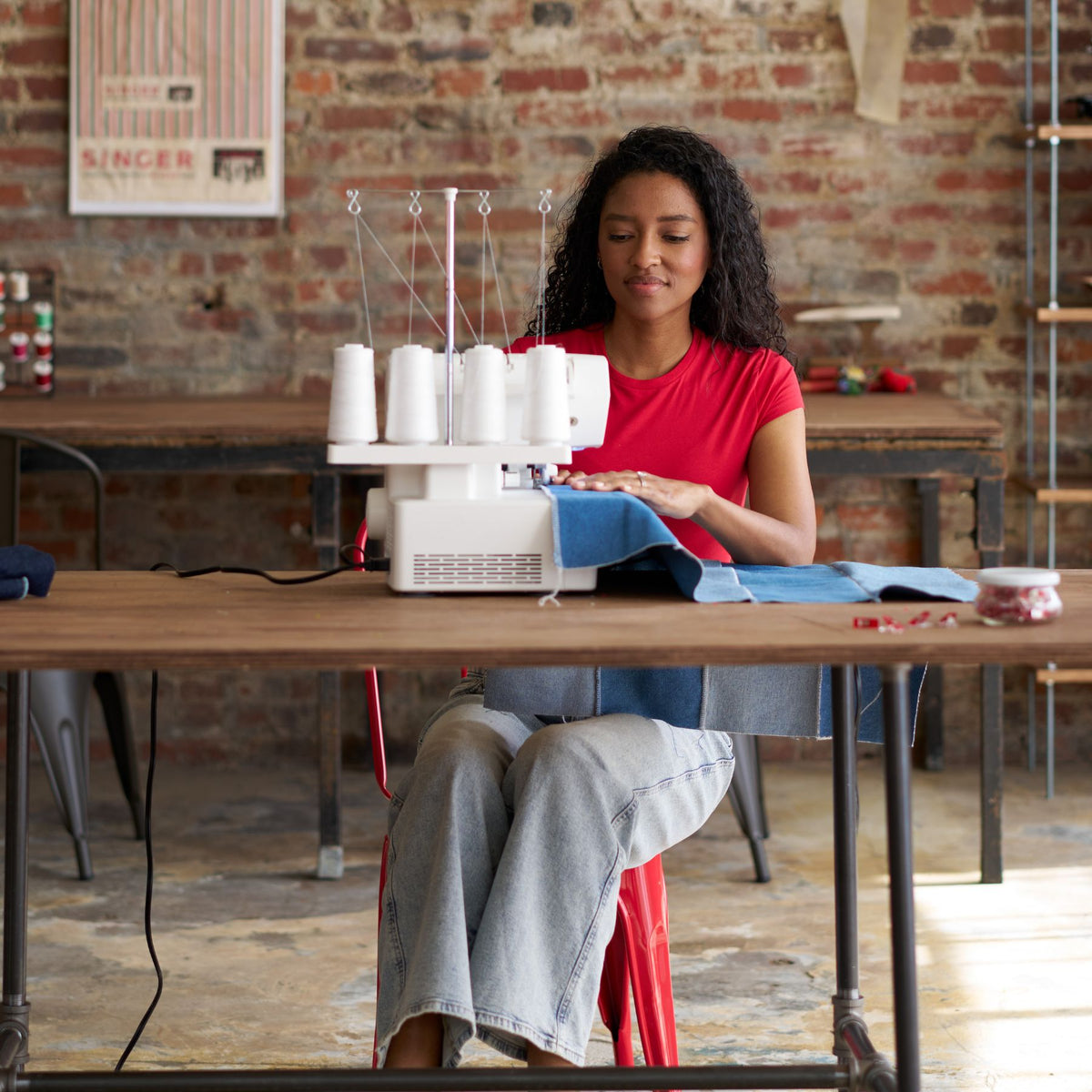 SINGER S0080 Serger - official product image 3