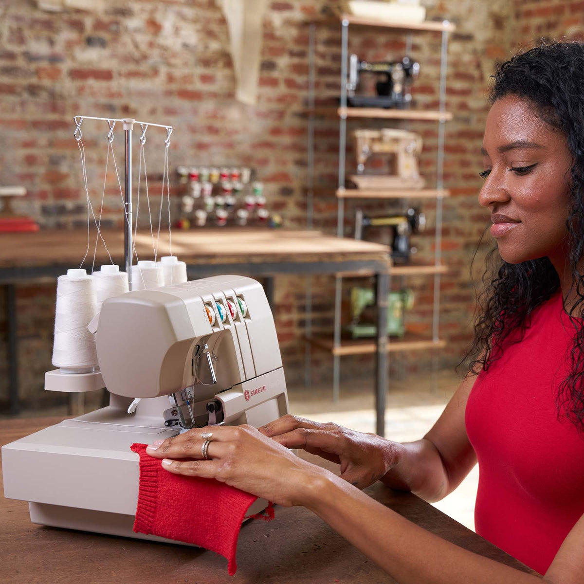 SINGER Heavy Duty 0420 Beige Serger - official product image 3
