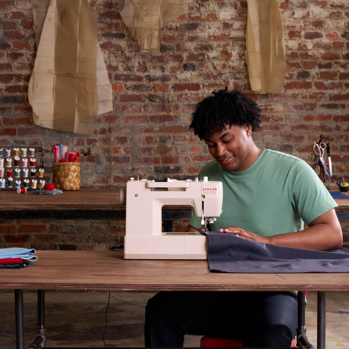 SINGER Heavy Duty 4523 Next Evolution Beige Sewing Machine & Hard Case Bundle - official product image 5