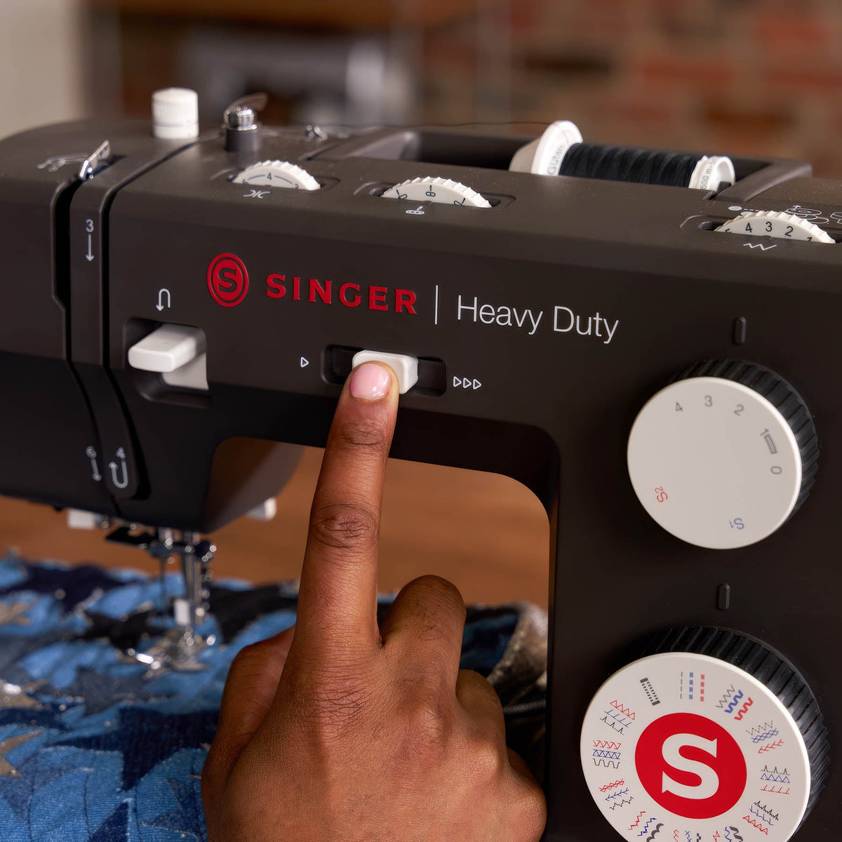 SINGER Heavy Duty 4532 Next Evolution Charcoal Sewing Machine - official product image 8