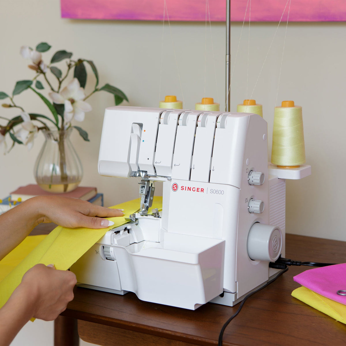 SINGER S0600 Serger - official product image 2