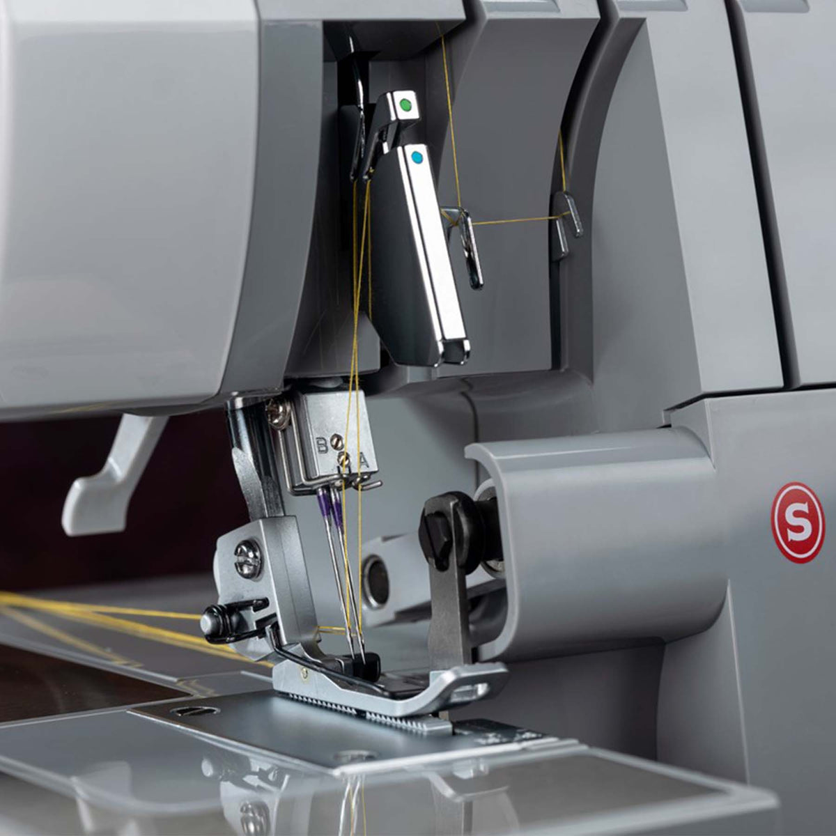 SINGER HD0400S Heavy Duty Serger - official product image 3