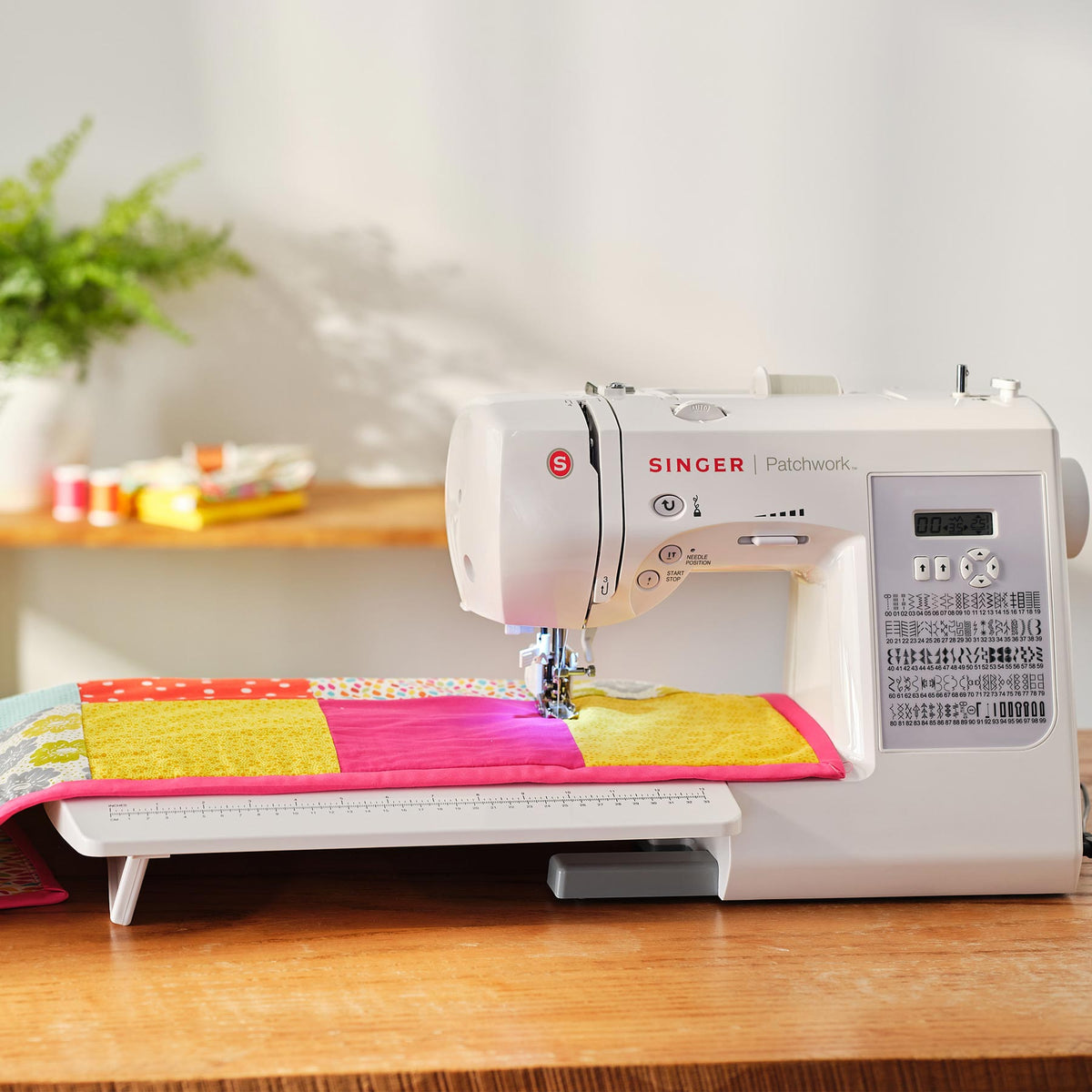SINGER Cutting & Sewing Machine Bundle - official product image 3