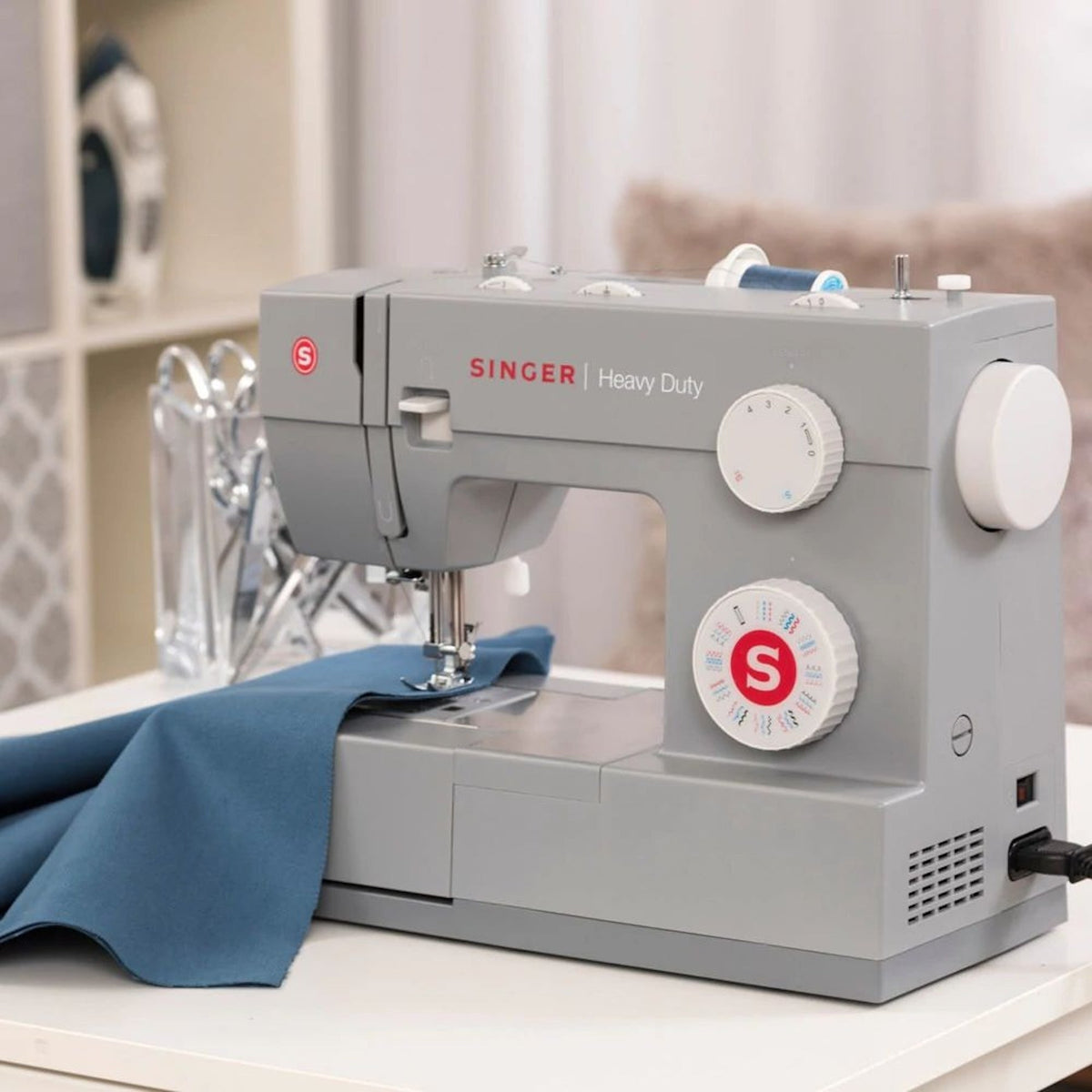 SINGER Heavy Duty 4452 Sewing Machine - official product image 2