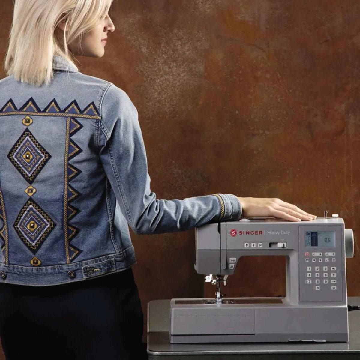 SINGER Heavy Duty 6800C Sewing Machine - official product image 2