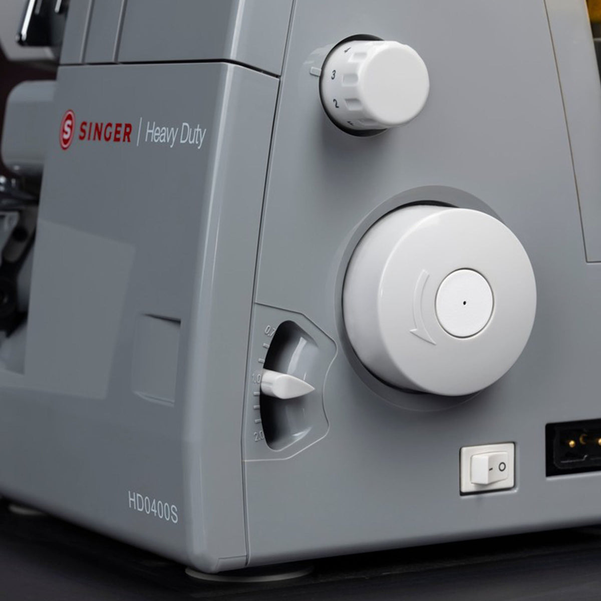 SINGER Refurbished HD0400S Heavy Duty Serger - official product image 5