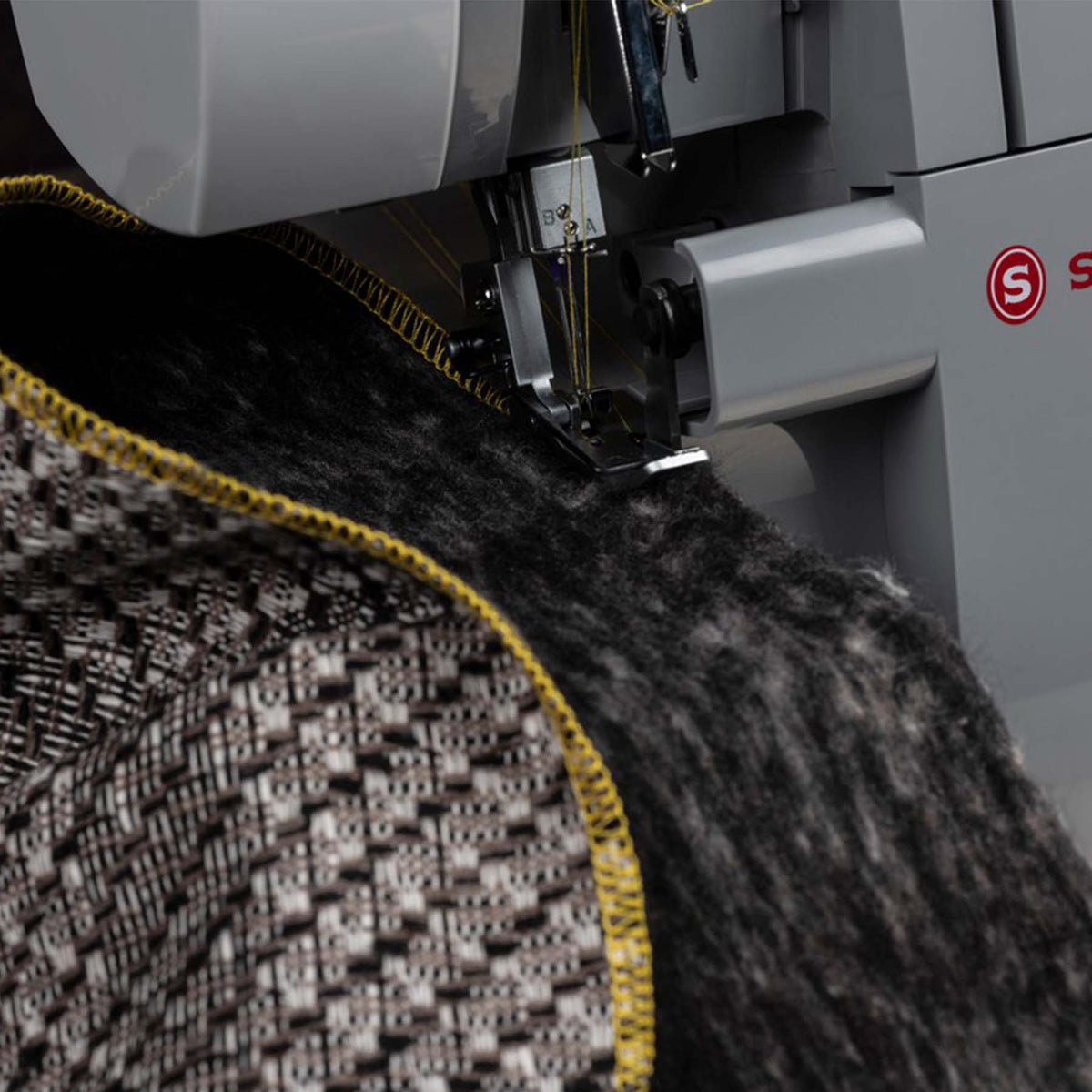 SINGER Refurbished HD0400S Heavy Duty Serger - official product image 6