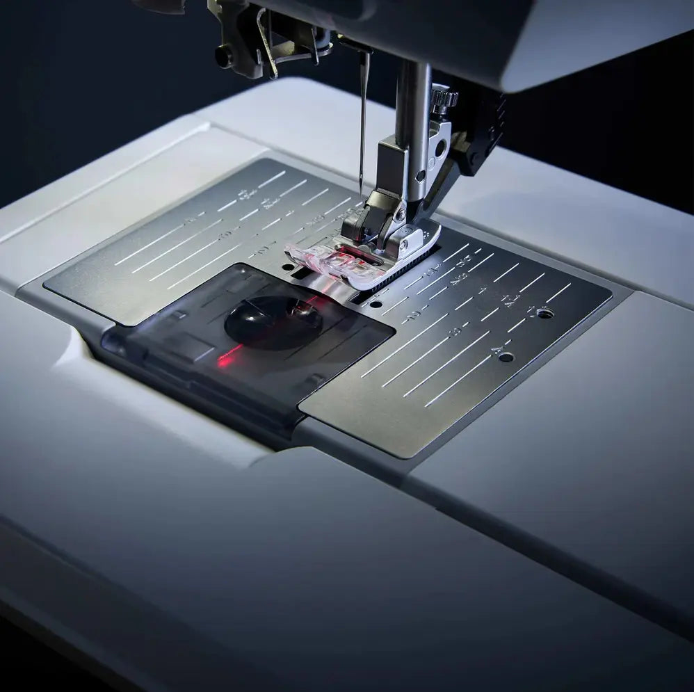 PFAFF® quilt expression™ 725 Sewing Machine Pfaff