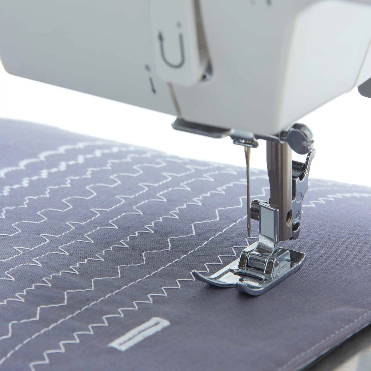 The SINGER Portable & Stylish Sewing Bundle - official product image 8