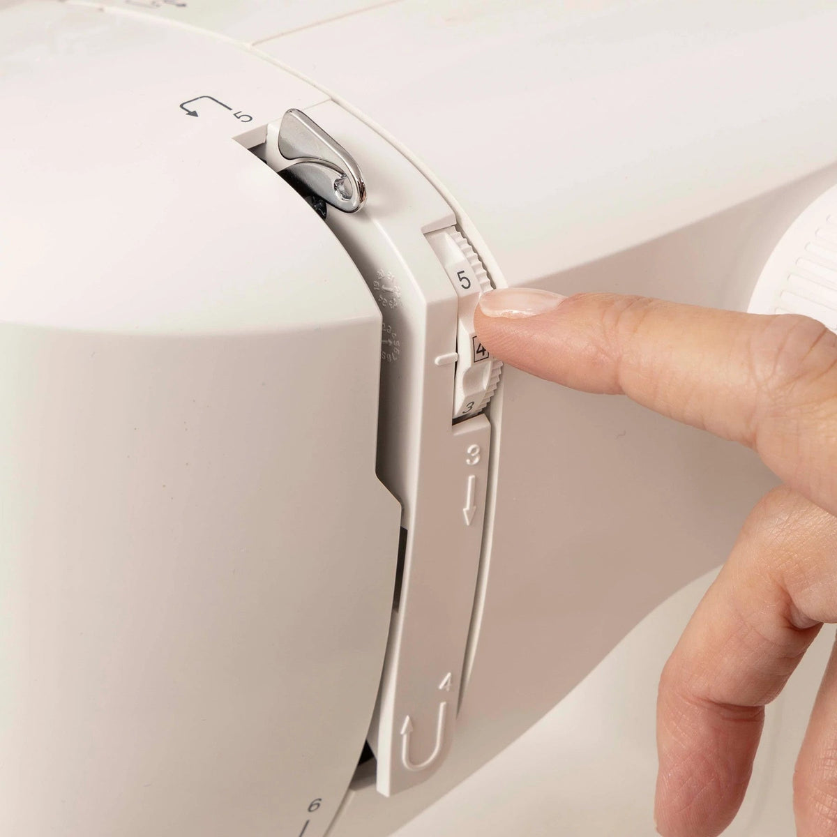 SINGER M1500 Sewing Machine - official product image 8