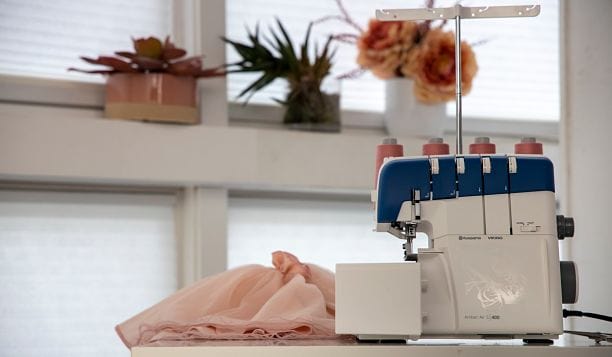 Viking Husqvarna Viking Amber Air S400: The Air Threading Serger Solution